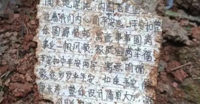 Encontraron una nota manuscrita de una pasajera entre los restos del avión de China Eastern