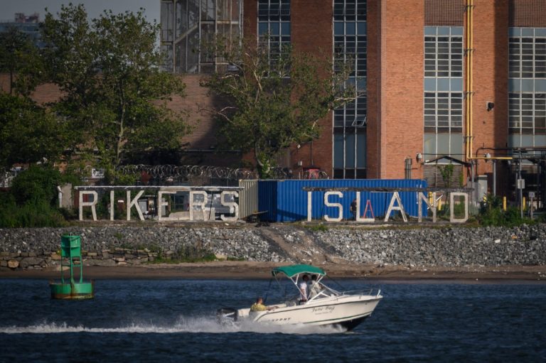 Rikers Island hacinamiento Nueva York prisioneros