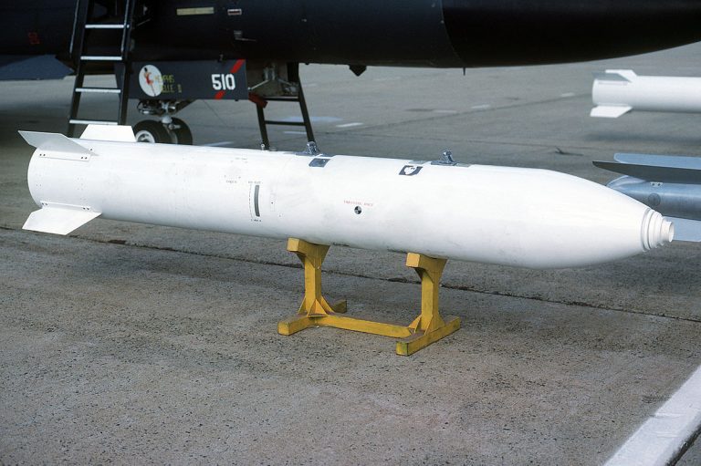 bomba nuclear B83