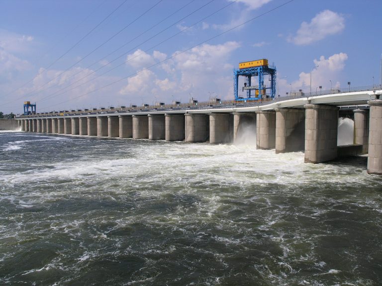 La central hidroeléctrica de Kajovka